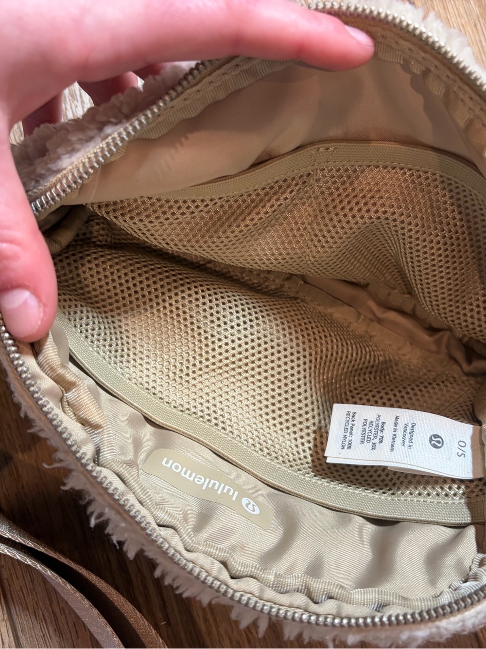 Lululemon Everywhere Belt Bag 1L Sherpa Fleece Natural Ivory Trench - Picture 9 of 9